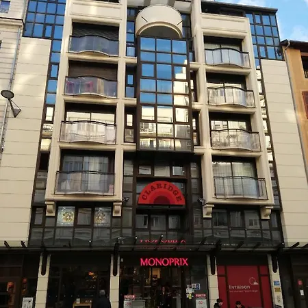 Le Claridge. Place Clemenceau Pau